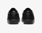 black nike heel branding