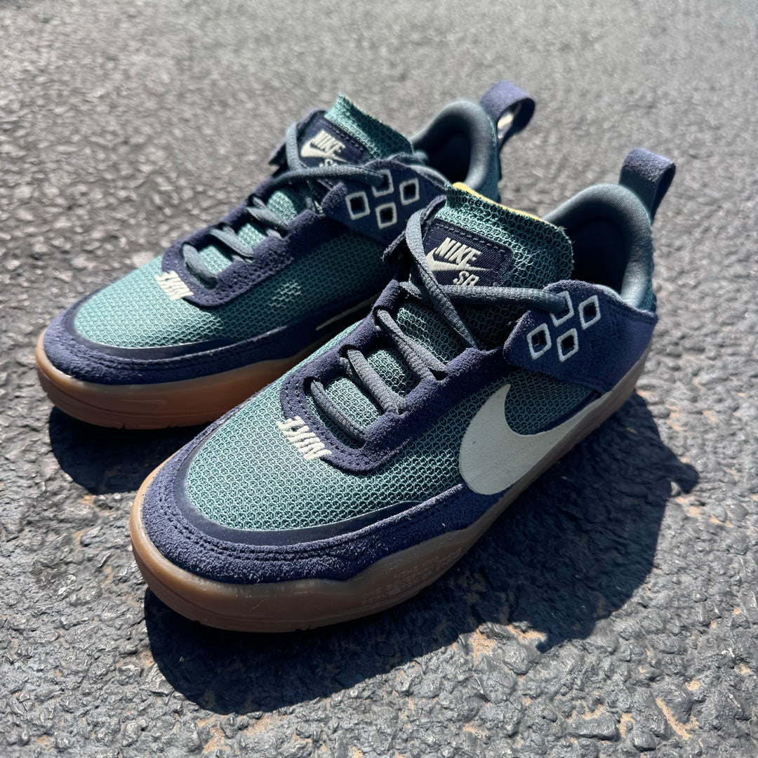 Nike SB Day One (GS) Youth Shoe (Thunder Blue/Alabaster)