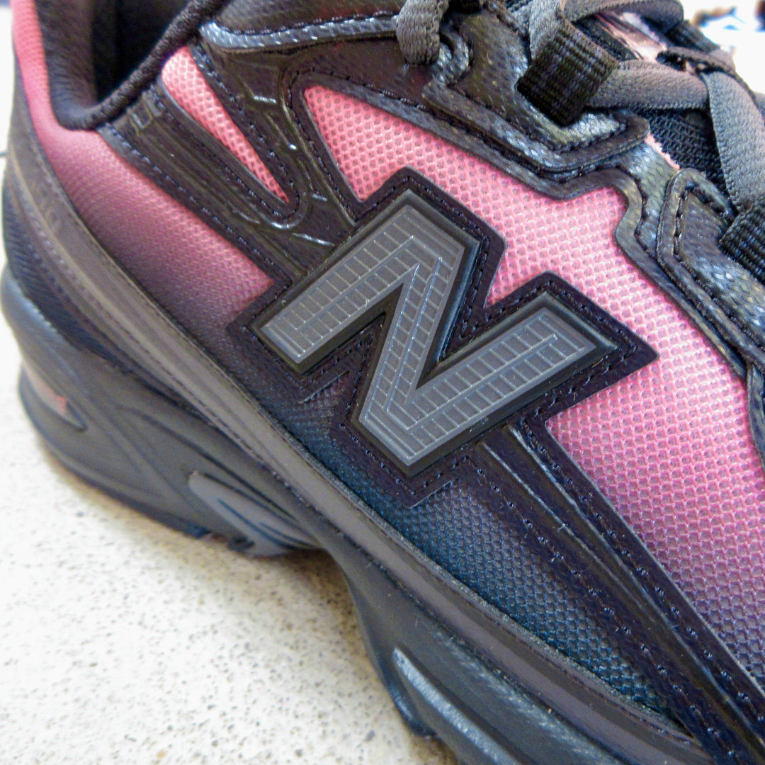 New Balance 740 (Dark Night/Pink Eraser)