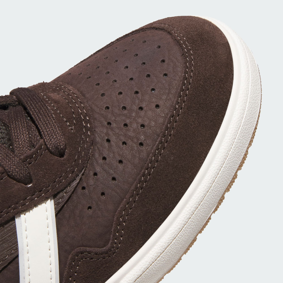 reinforced suede toecap