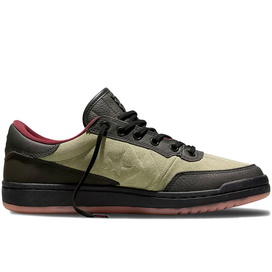 Sneaker with green and black design 