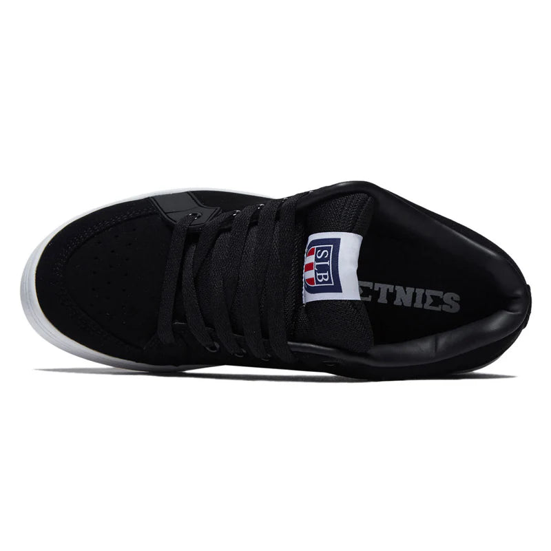 Black sneaker with a etnies insole
