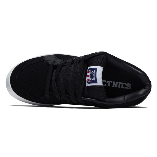 Black sneaker with a etnies insole