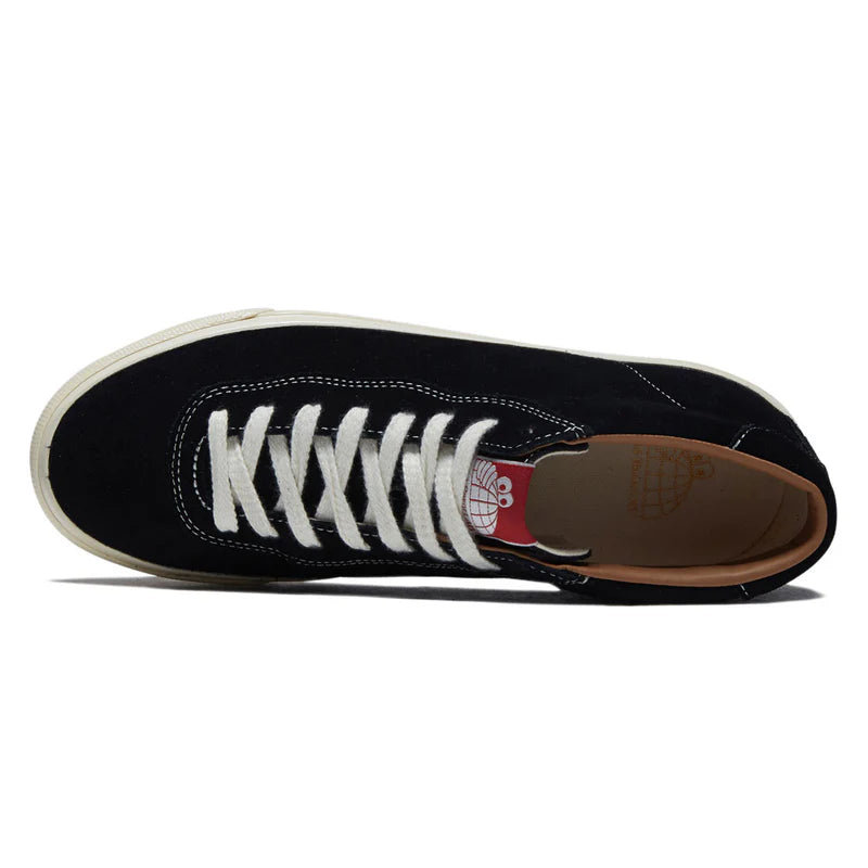 Black sneaker with white laces 