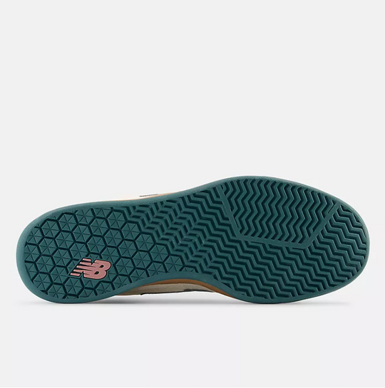 C-Cap heel wedge in the midsole for impact protection