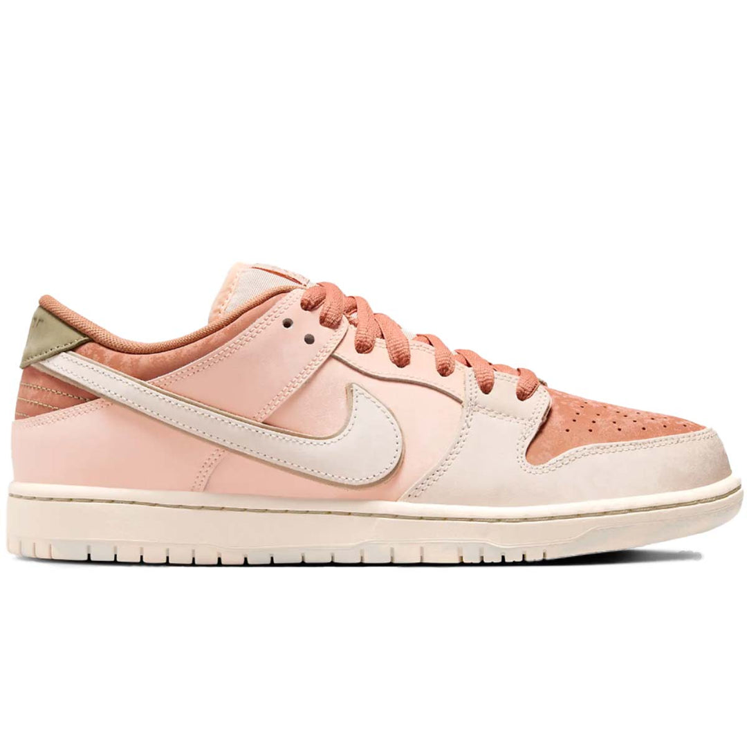 Nike SB Dunk Low Pro PRM (Amber Brown/Guava Ice-Crimson Tint-Hemp)