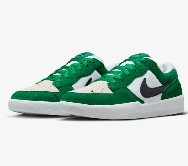 Kelly green nike sales shoes