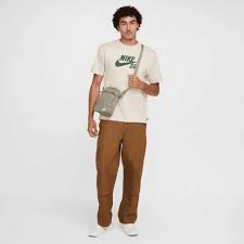 Nike SB Logo Skate Tee (Brown)
full outfit