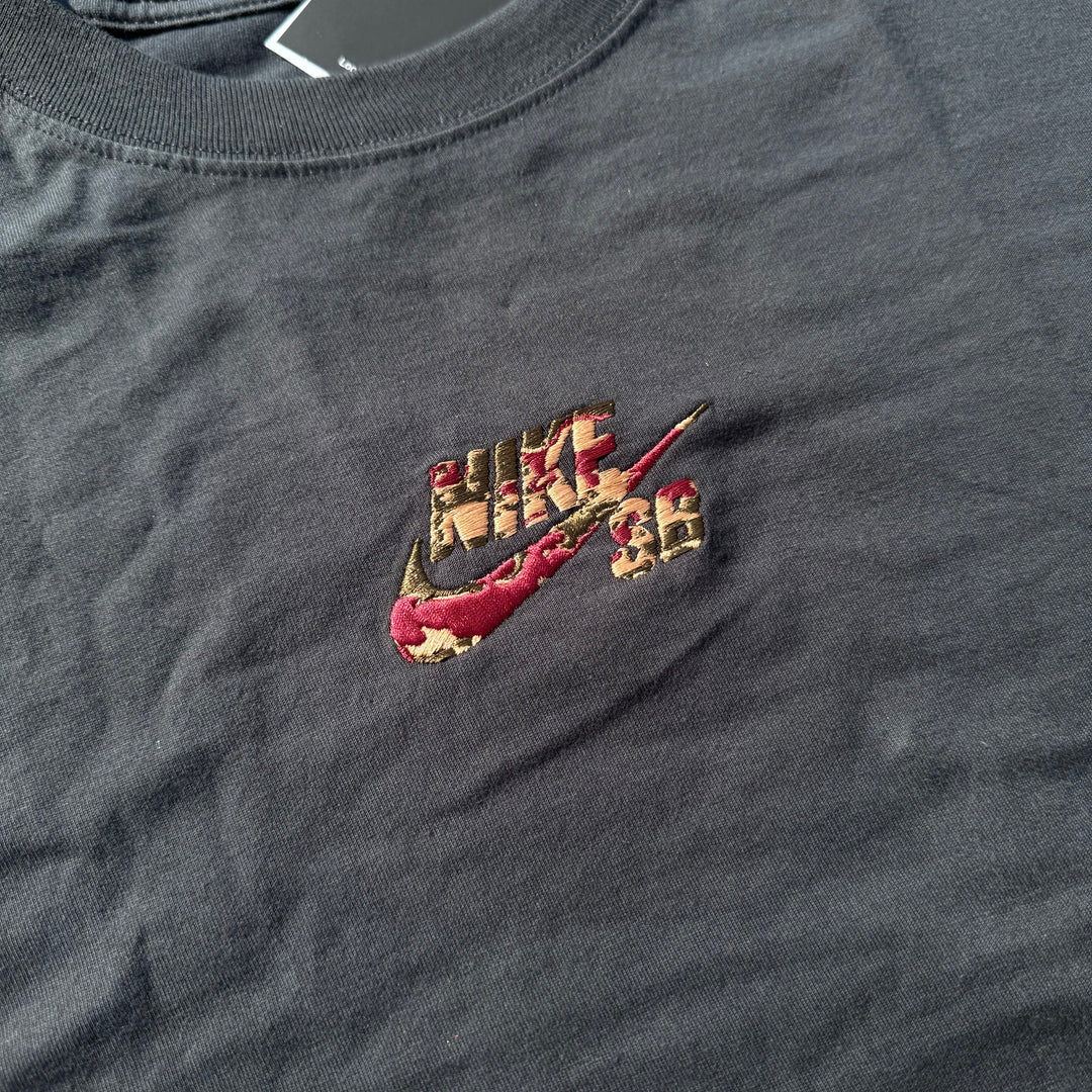 Nike SB Max90 Camo Embroidered Logo Tee (Dark Grey)-3