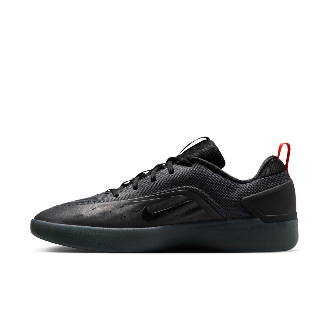 black sneaker zoom inside
