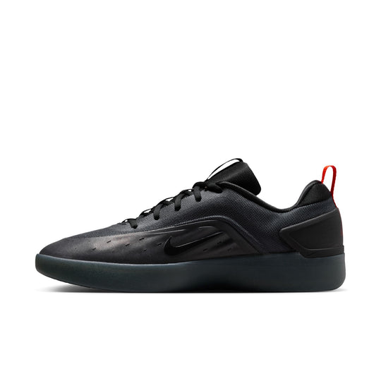 black sneaker zoom inside
