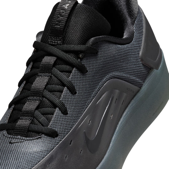 tonal black nike sb shoe
