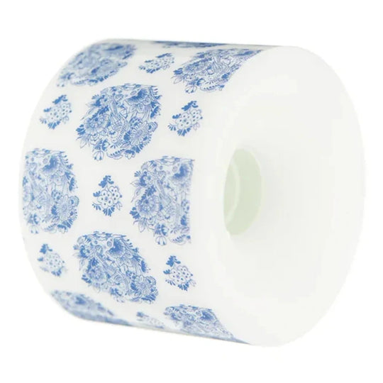  blue floral pattern on a white wheel