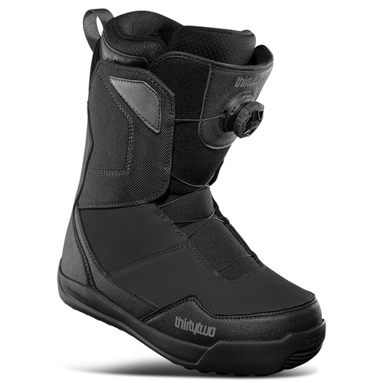 Black snow boot with 'thirtytwo' branding on a white background